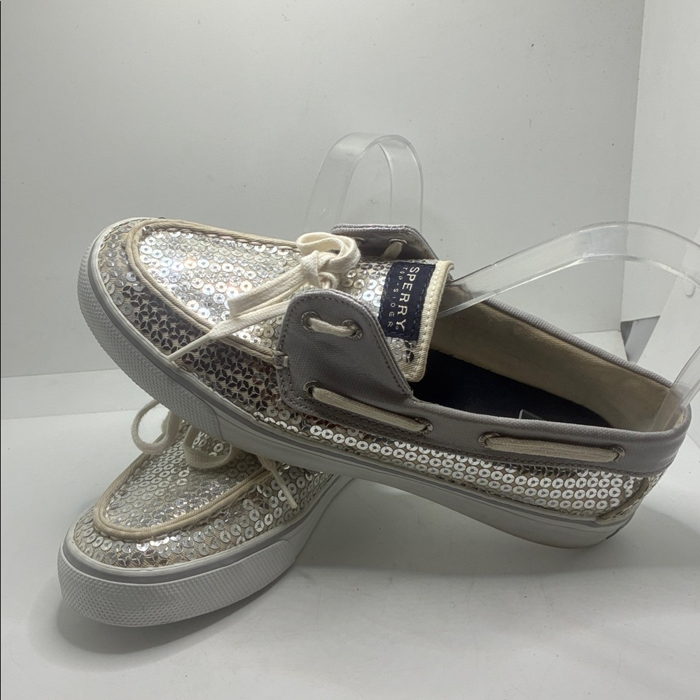 SPERRY WOMAN’ SILVER SEQUIN EMBELLISHED SNEAKER / SIZE 8M /CASUAL/ FUN WEAR